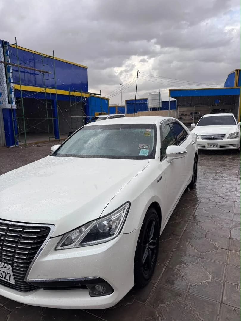 Toyota Crown Hybrid 2015 — photo 1